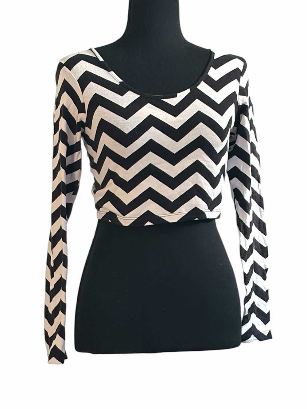 Black & White Chevron Long Sleeve Crop Top 🤍🖤